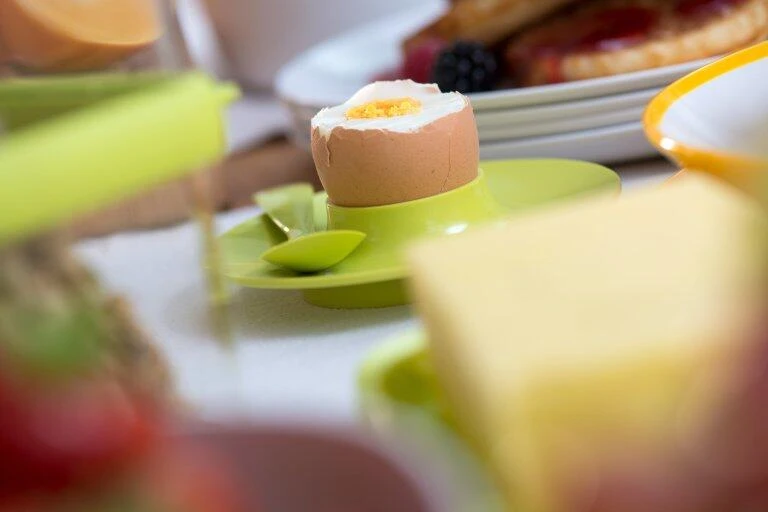 Mepal Eierbecher - Yellow 4 Mepal Eierbecher - Yellow - Image 2